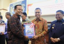 Bupati Luwu Timur Terima DIPA dan Penghargaan WTP dari Gubernur Sulsel