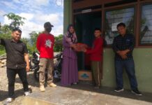 Pemerintah Kecamatan Tomoni Gelar Aksi Sosial Berbagi Paket Sembako, Sarung dan Al-Qur’an