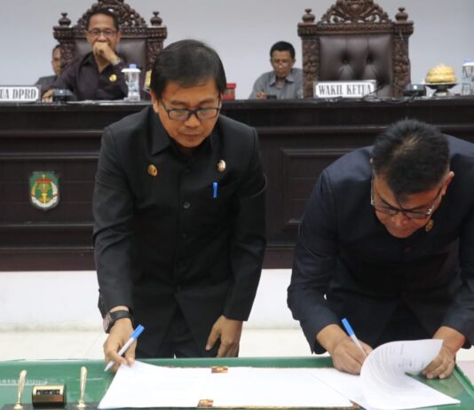 Gelar Rapat Paripurna, DPRD Luwu Utara Tetapkan Lima Ranperda Jadi Perda