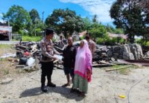 Peduli Terhadap Warganya, IPTU Burhanuddin Karim, Tinjau Langsung Kondisi Korban Kebakaran di Desa Salulemo