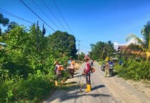 Gotong Royong Jelang Natal dan Tahun Baru, Kades Lampenai Kerahkan Warga Bersihkan Jalan Penghubung Desa