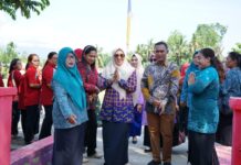 Hj. Sufriaty Sambangi TK Kristen Hosana Terpadu dan UP2K Kecamatan Mangkutana