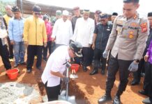 Bupati Bersama Kapolres Lutim Letakkan Batu Pertama Pembangunan Tiga Rumah Ibadah