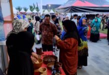 Harkopnas dan UMKM di Belopa, Lutim Tampilkan Produk Unggulan UMKM