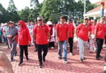 Bupati Lutim dan Ketua PKK Ikuti Jalan Santai Toleransi Peringatan HAB ke 77