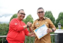Bupati Lutim Terima Penghargaan Hasil Pengawasan Kearsipan Tahun 2022 Kategori “Sangat Baik”