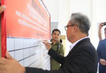 Bupati dan Kepala OPD Tandatangani Komitmen Bersama Keterbukaan Informasi Publik Lingkup Pemkab Lutim