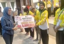 Bupati Serahkan Bonus Kepada 14 Pengurus Cabor dan 144 Atlet Luwu Utara Peraih Medali Porprov Sulsel XVII