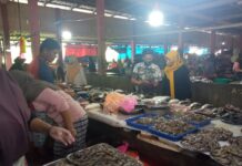 Jelang Tahun Baru, Disdagkoprinum Pantau Harga Sembako di Pasar Tradisional Lutim