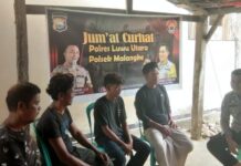 Dengarkan Keluhan Masyarakat, Kapolsek Malangke Laksanakan Jumat Curhat