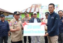 Bupati Serahkan 30 Handtraktor Untuk Warga Mahalona Raya