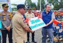 Dukung Pengembangan Pertanian, PT Vale Serahkan Bantuan Handtractor ke Petani Mahalona Raya
