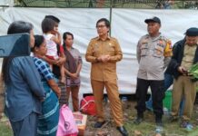 Serahkan Bantuan Korban Kebakaran di Desa Teteuri, Wabup Luwu Utara : Semoga Bisa Meringankan Beban