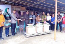 Bupati Morut Serahkan Bantuan Korban Kebakaran di Desa Korololama