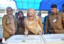 Tekan Angka Kematian Ibu dan Anak, Bupati Lutra Resmikan Gedung PONED PKM Lara I