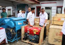 Bupati Lutim Serahkan Sarana Pertanian dan Nelayan dari Program PKPM PT. Vale Indonesia