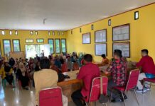 Puluhan Warga Desa Bahari Terima Bantuan PKH dan BPNT Tahap I