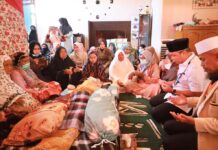 Bupati Budiman Melayat Di Dua Rumah Duka Di Desa Lumbewe Kecamatan Burau