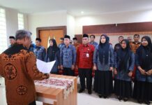 Bupati Luwu Timur Lantik dan Ambil Sumpah Sembilan Pejabat Inspektorat