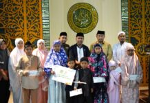 Safari Ramadhan Di Kecamatan Nuha, Bupati Budiman Serahkan Santunan Bagi Anak Yatim