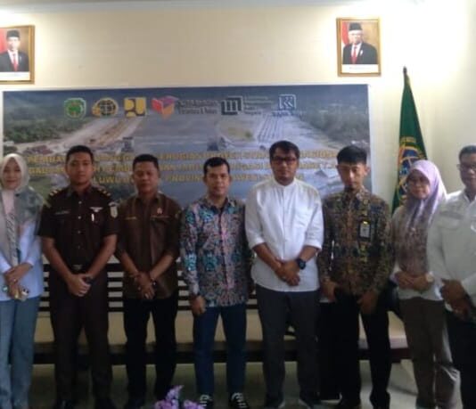 Camat Masamba Hadiri Penyerahan Ganti Rugi Lahan Warga