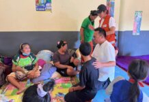 Bupati Morut Kunjungi Korban Banjir di Pengungsian