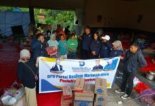 DPD Partai Nasdem Morut Bagikan Ratusan Paket Sembako Untuk Korban Banjir