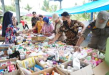 Tim Terpadu Pengawasan Obat dan Makanan Temukan Produk Pangan Expired di Tomoni Timur