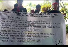 Puluhan Mahasiswa Yang Tergabung Dalam “Aliansi Pemuda Peduli Masyarakat Luwu Utara”, Gelar Aksi Demonstrasi Didepan Gedung DPRD Luwu Utara, Ini Tuntutannya!!