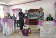 Melky Tangkidi Serahkan Bantuan Untuk GKST Sumber Kasih Mondowe