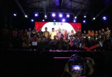 Bupati Lutim Serahkan Mobil Operasional Untuk Lima Kepala Puskesmas