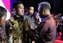 Bupati Serahkan Penghargaan Kepada 10 Desa Mandiri di Lutim