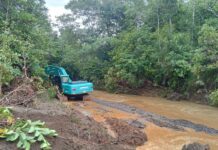 Kerjasama Pemdes Harapan, PT. CLM Keruk Sungai Pasca Banjir
