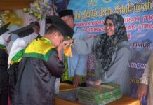 Hj. Sufriaty Hadiri Wisuda Santri dan Santriwati TKA-TPA se-Kecamatan Malili Tahun 2023
