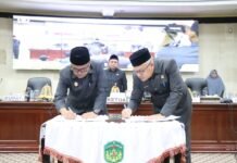 Bupati dan DPRD Lutim Tandatangani Persetujuan Bersama atas Dua Ranperda