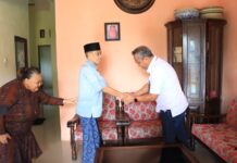 Bupati Budiman Jenguk Mantan Kadishub Lutim, Lukman Kasim Yang Sedang Sakit