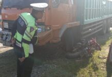Tabrakan dengan Truck, Pengendara Vixion Asal Makassar Tewas