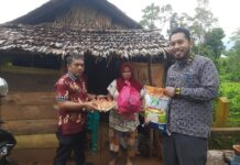 Tepat Pekan ke 100, Gerakan Luwu Timur Sedekah Jumat Kembali Salurkan Sembako di 2 Lokasi