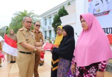 Sekda Lutim Launching Pencanangan Gerakan Pembagian Bendera Merah Putih
