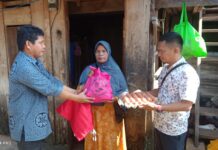 Gerakan Luwu Timur Jumat Sedekah Berbagi Sembako dan Bendera Merah Putih