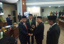 Hadiri Pelantikan Dua Anggota DPRD, Bupati Luwu Timur Ucap Selamat