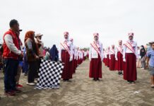 Hj. Sufriaty Lepas Peserta Gerak Jalan Indah Tingkat SD dan SMP Se-Kecamatan Malili