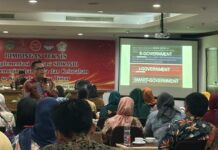 Kadis Kominfo-SP Lutim Paparkan Transformasi Digitalisasi Birokrasi di Hadapan Pemerintah Desa dan Kelurahan