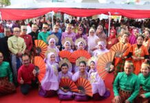 Ribuan Masyarakat Padati ASM Pada Road Show Kebudayaan di Kecamatan Malili