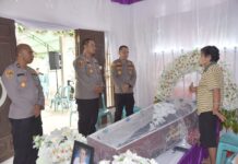 Wartawan Senior Jhon Ingkiriwang Tutup Usia, Kapolres Morut Melayat ke Rumah Duka