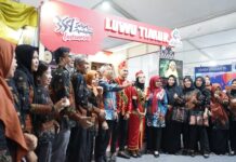 Bupati Bersama Ketua Dekranasda Lutim Hadiri Pembukaan Pekan Raya Sulsel