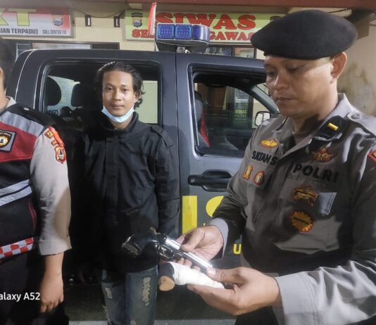 Pesta Miras dan Miliki Sajam, KBO Satsamapta Polres Luwu Utara Amankan Seorang Pria