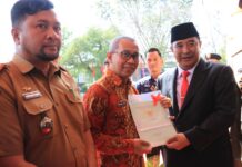 Hadiri Hantaru 2023, Sekda Luwu Timur Terima Sertifikat Aset Daerah