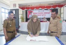 Asisten Pemerintahan dan Kesra Hadiri Sertijab Camat Wotu
