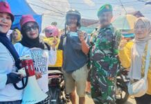Peringati Hari Kontrasepsi Sedunia dan HUT TNI 78, Dinas P2KB Lutim “Grebek Pasar”